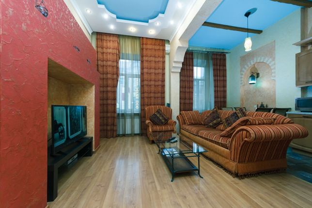 Зняти подобово квартиру в Києві на вул. Басейна 5а за 1400 грн. 