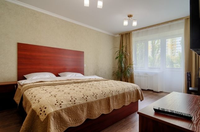 Rent daily an apartment in Kyiv on the St. Yaltynska 14 per 599 uah. 