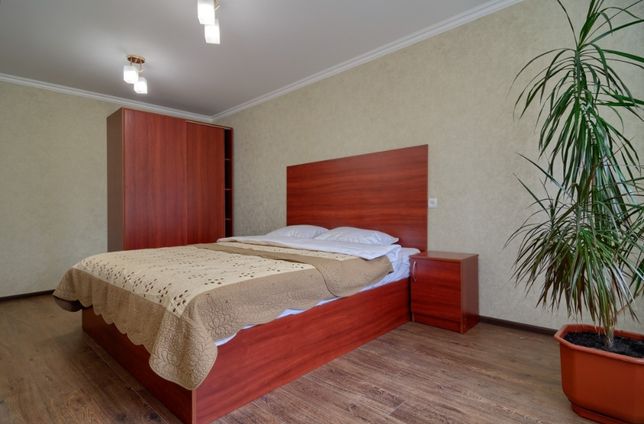 Rent daily an apartment in Kyiv on the St. Yaltynska 14 per 599 uah. 