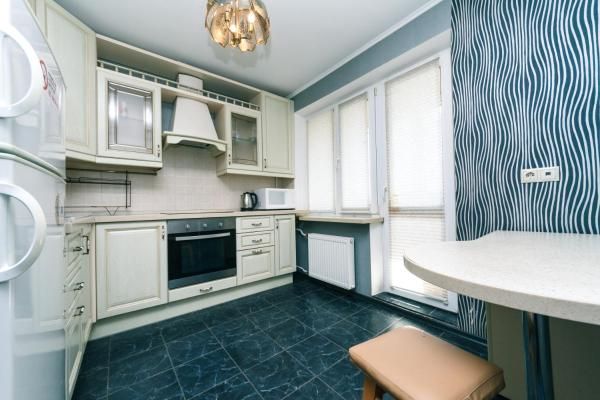 Rent daily an apartment in Kyiv on the St. Cheliabinska 19 per 700 uah. 