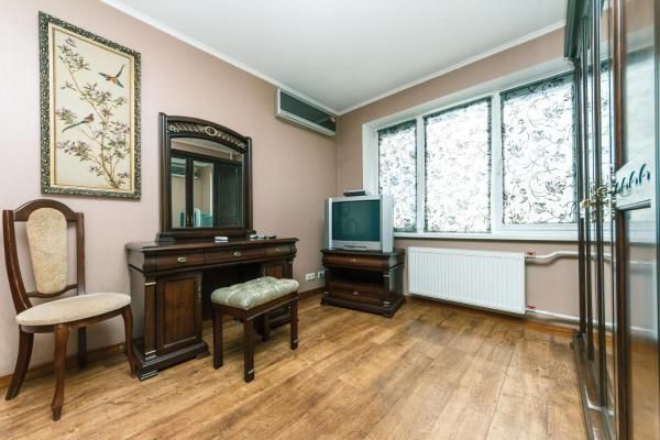 Rent daily an apartment in Kyiv on the St. Cheliabinska 19 per 700 uah. 