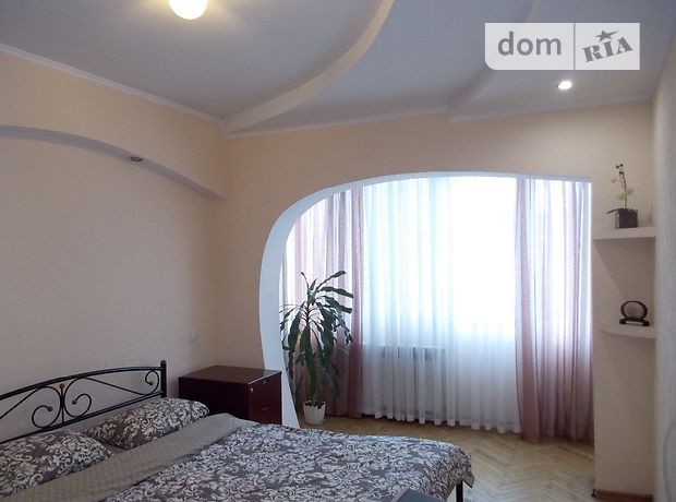 Rent daily an apartment in Kyiv on the Vokzalna square per 650 uah. 
