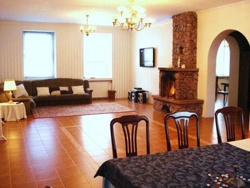 Rent daily a house in Kyiv on the St. Hertsena per 6000 uah. 