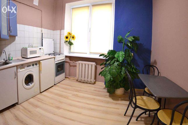 Rent daily an apartment in Kyiv on the St. Zolotovoritska per 600 uah. 