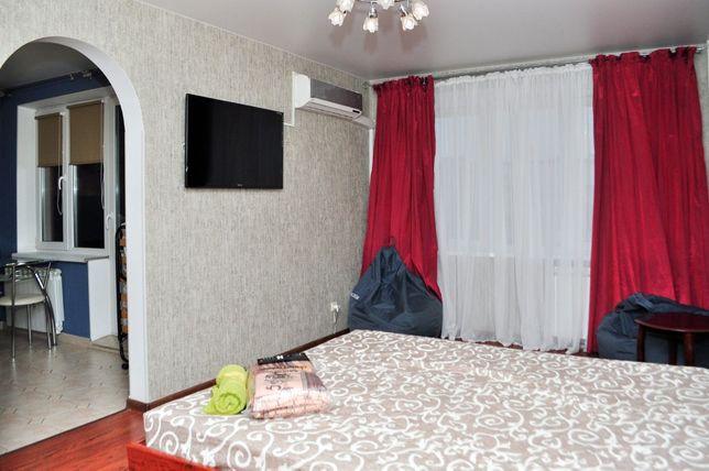 Rent daily an apartment in Kyiv on the St. Obolonska 18000 per 650 uah. 