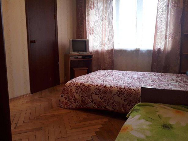 Снять посуточно квартиру в Киеве на переулок Политехнический за 450 грн. 