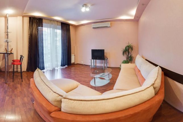 Rent daily an apartment in Kharkiv on the St. Beketova 5 per 1000 uah. 