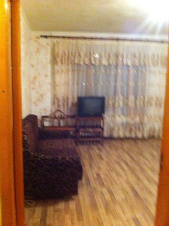 Rent daily an apartment in Kharkiv on the lane Dvadtsiat Tretoho Serpnia 5 per 250 uah. 