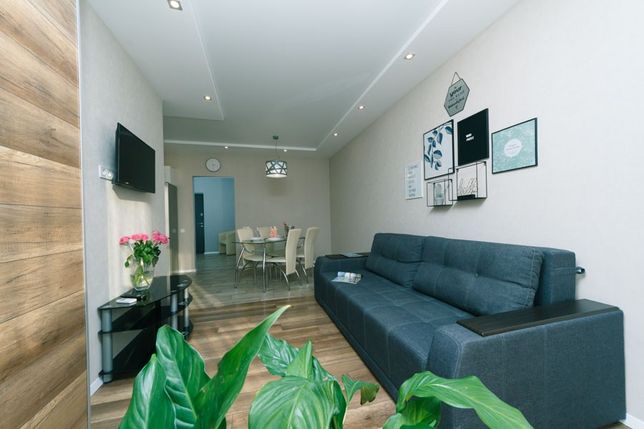 Rent daily an apartment in Kyiv on the St. Drahomanova 2а per 850 uah. 