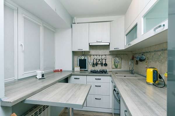 Rent daily an apartment in Kyiv on the Blvd. Lesi Ukrainky 2 per 1300 uah. 