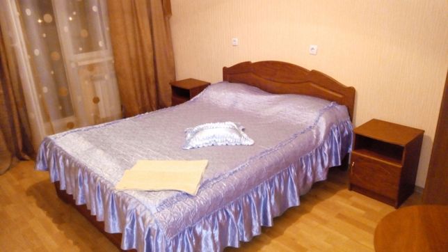 Rent daily a room in Kyiv on the lane Zatyshnyi 15 per 500 uah. 