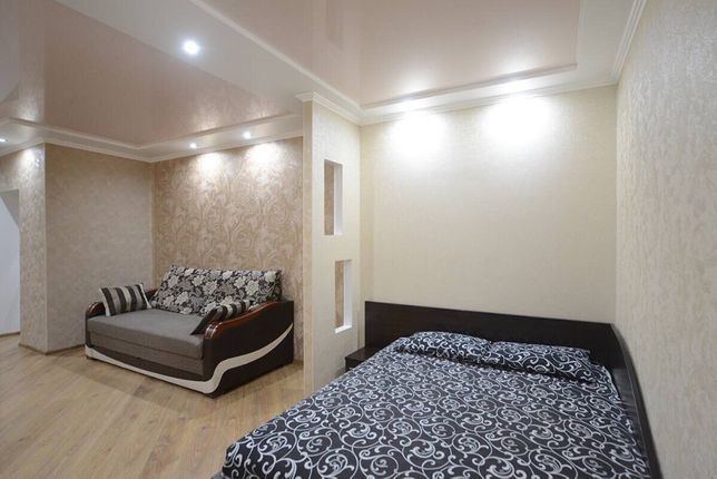 Rent daily an apartment in Kyiv on the St. Akhmatovoi Anny per 700 uah. 