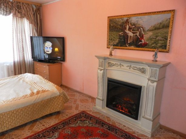 Rent daily an apartment in Kharkiv on the Avenue Heroiv Pratsi 5 per 450 uah. 