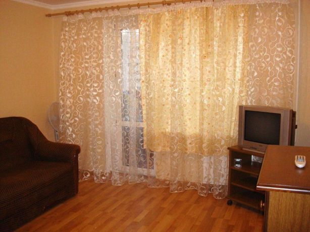 Зняти подобово квартиру в Києві на вул. Коперніка 12 за 499 грн. 