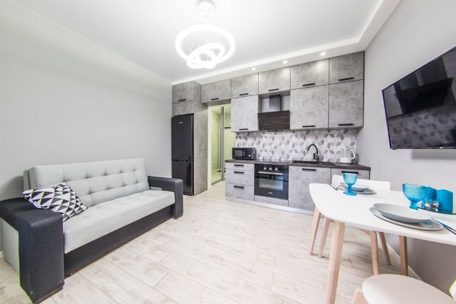 Rent daily an apartment in Kyiv on the St. Maksymovycha Mykhaila per 850 uah. 