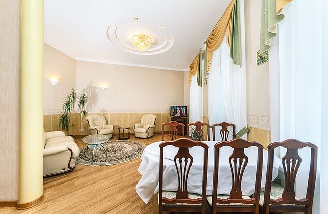 Rent daily an apartment in Kyiv on the Mykhailivska square per 1900 uah. 