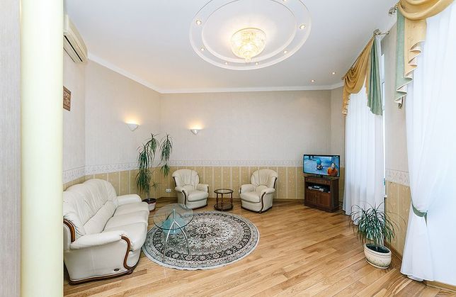 Зняти подобово квартиру в Києві на Михайлівська площа за 1900 грн. 