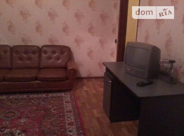 Rent daily an apartment in Vinnytsia on the Avenue Kotsiubynskoho per 350 uah. 