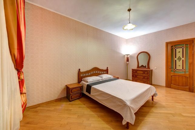 Зняти подобово квартиру в Києві на вул. Антоновича 162 за 960 грн. 