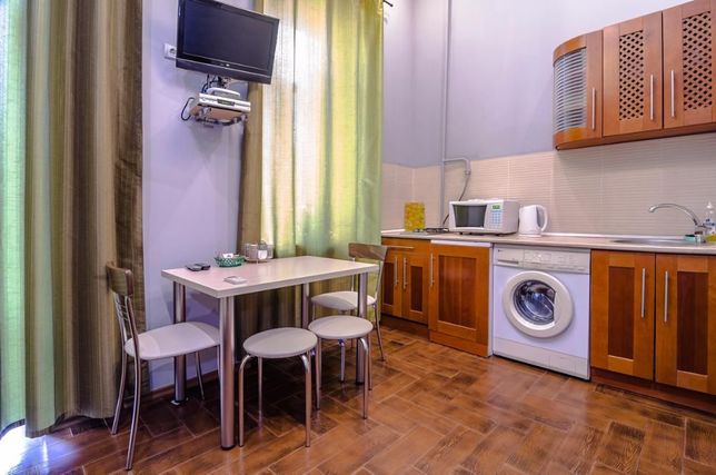 Rent daily an apartment in Kyiv on the St. Saksahanskoho 12 per 1100 uah. 