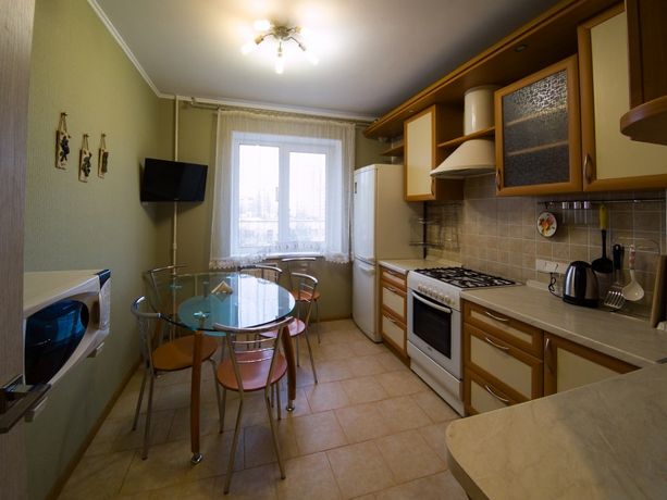 Rent daily an apartment in Kyiv on the St. Heroiv Dnipra 30 per 950 uah. 