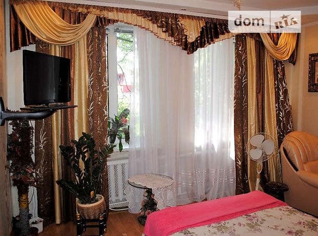 Rent daily a room in Khmelnytskyi on the St. Soborna per 200 uah. 