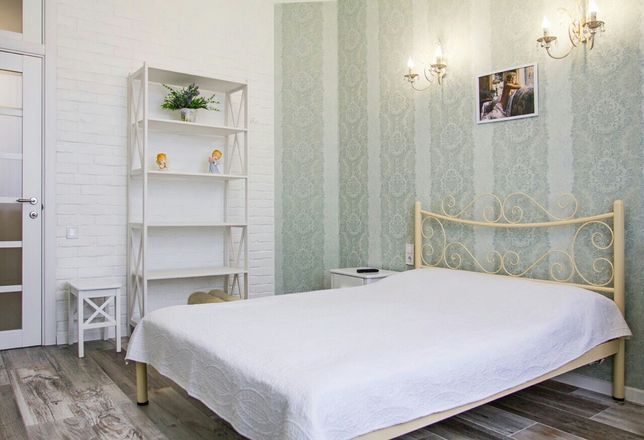 Rent daily an apartment in Odesa on the St. 40 rokiv Oborony Odesy per 1299 uah. 