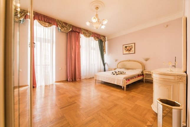 Rent daily an apartment in Kyiv on the St. Horkoho 9 per 2500 uah. 