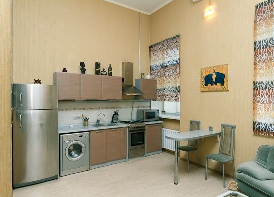 Rent daily an apartment in Kyiv on the St. Saksahanskoho per 1100 uah. 