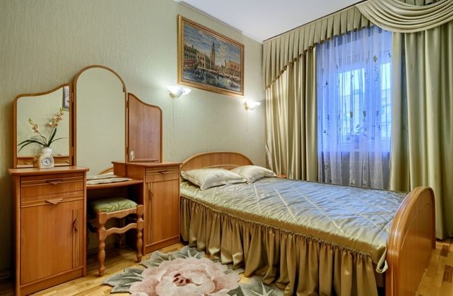 Снять посуточно квартиру в Киеве на проспект Бажана Николая 7а за 799 грн. 