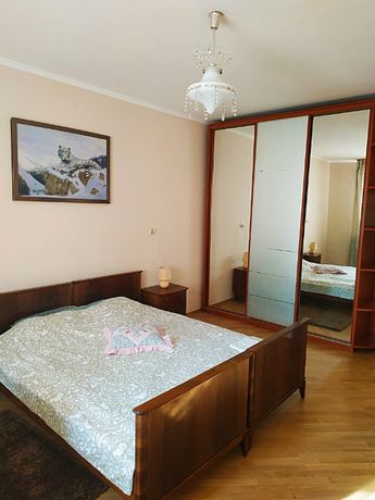 Снять посуточно квартиру в Киеве на ул. Ахматовой Анны за 600 грн. 