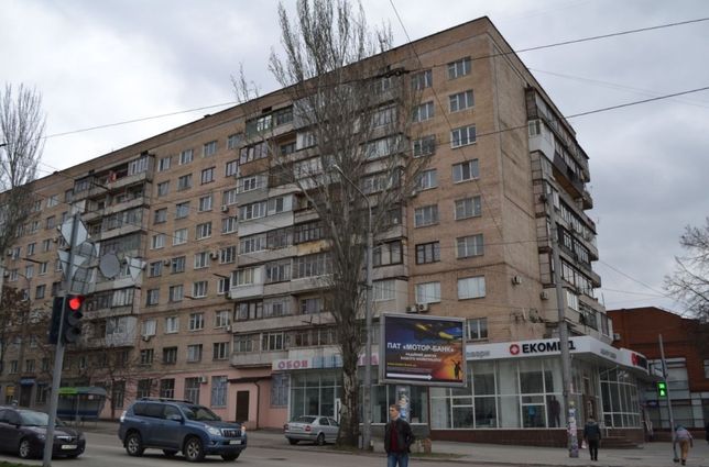 Rent daily an apartment in Zaporizhzhia on the Avenue Sobornyi 68 per 600 uah. 