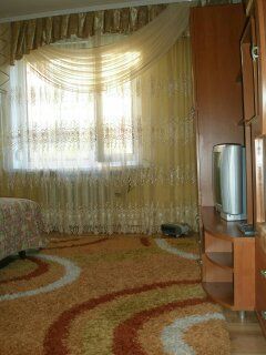 Rent daily an apartment in Chernivtsi on the St. Tykha 1- per 400 uah. 