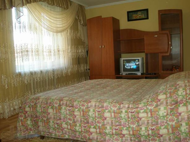 Rent daily an apartment in Chernivtsi on the St. Tykha 1- per 400 uah. 