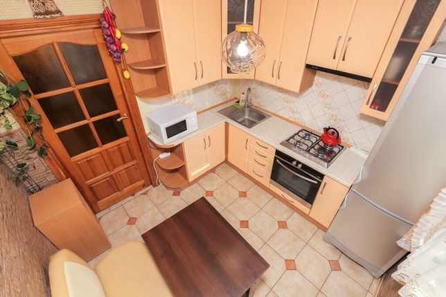 Rent daily an apartment in Kyiv on the St. Pivnichna 14 per 700 uah. 