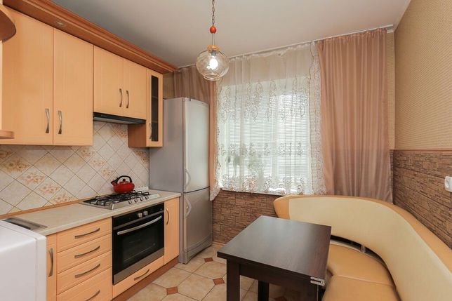 Rent daily an apartment in Kyiv on the St. Pivnichna 14 per 700 uah. 