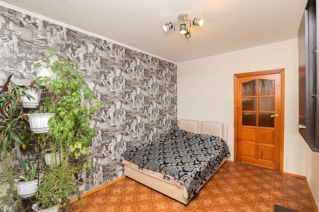 Rent daily an apartment in Kyiv on the St. Pivnichna 14 per 700 uah. 