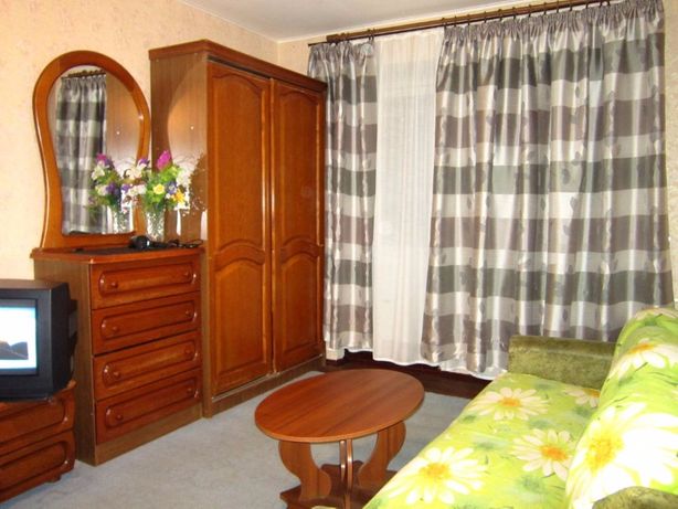 Rent daily an apartment in Dnipro on the Avenue Haharina 3 per 380 uah. 