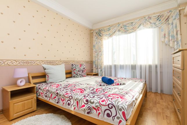 Rent daily an apartment in Kyiv on the St. Vasylkivska 3 per 1400 uah. 