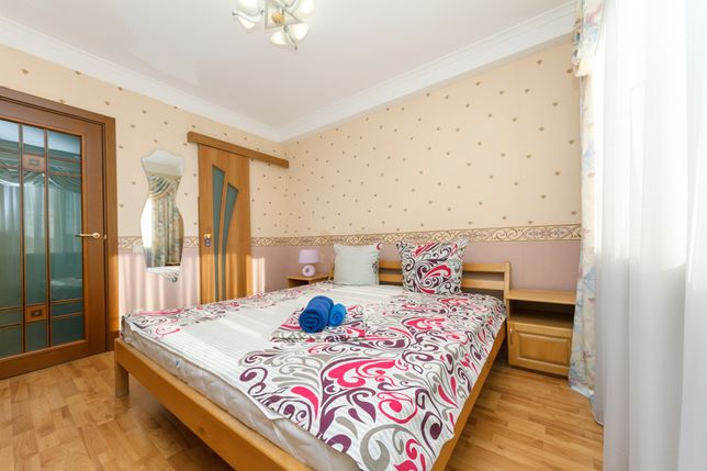 Зняти подобово квартиру в Києві на вул. Васильківська 3 за 1400 грн. 