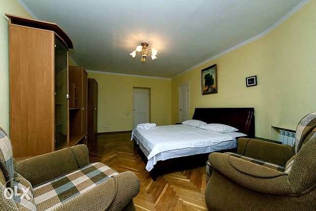 Снять посуточно квартиру в Киеве на ул. Руставели Шота 25 за 1500 грн. 