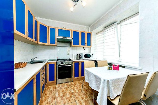 Зняти подобово квартиру в Києві на вул. Руставелі Шота 25 за 1500 грн. 