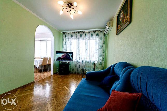Зняти подобово квартиру в Києві на вул. Руставелі Шота 25 за 1500 грн. 