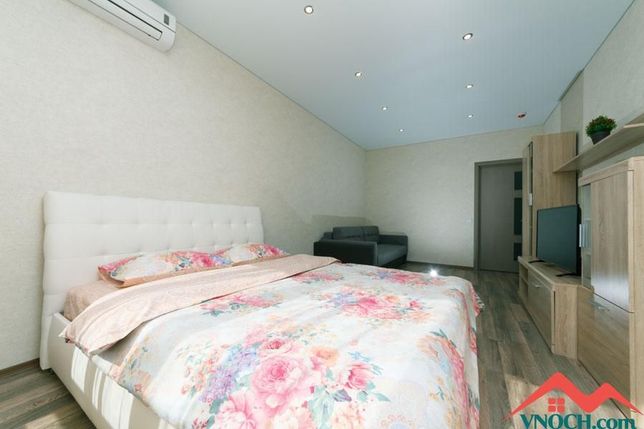 Rent daily an apartment in Kyiv on the St. Virmenska 6а per 850 uah. 