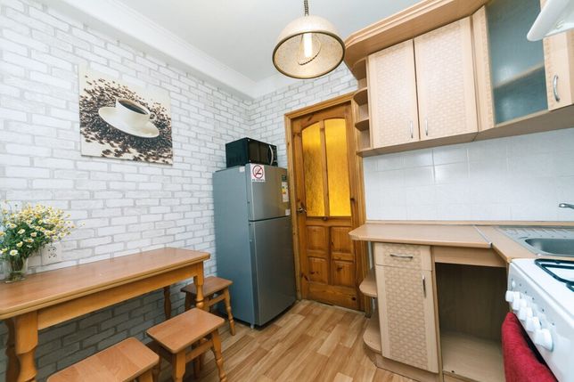 Rent daily an apartment in Kyiv on the St. Heroiv Dnipra 25/4 per 649 uah. 