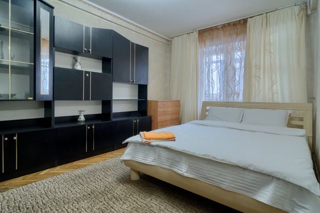 Rent daily an apartment in Kyiv on the St. Nimanska 2 per 599 uah. 