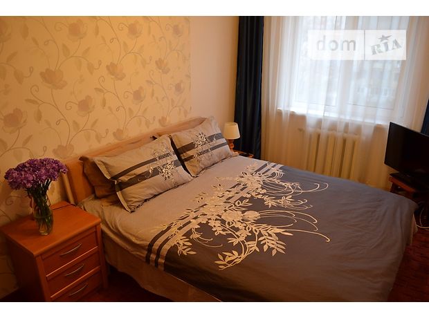 Rent daily an apartment in Kyiv on the St. Vasylenka Mykoly per 800 uah. 