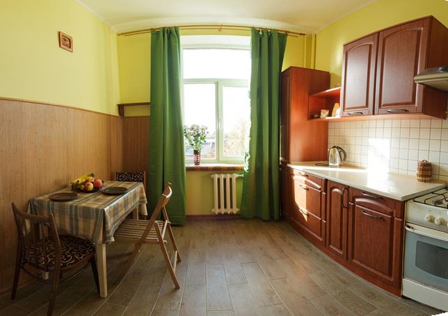 Rent daily an apartment in Lviv on the Avenue V‘iacheslava Chornovola 1 per 600 uah. 