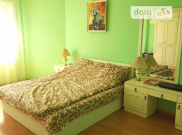 Rent daily a house in Odesa on the St. 40 rokiv Oborony Odesy 4 per 3000 uah. 