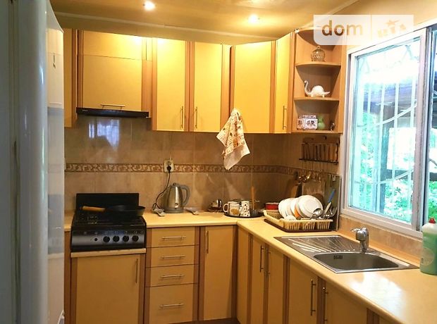 Rent daily a house in Odesa on the St. 40 rokiv Oborony Odesy 4 per 3000 uah. 